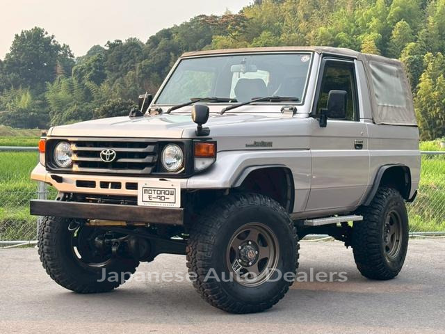 TOYOTA LAND CRUISER 70