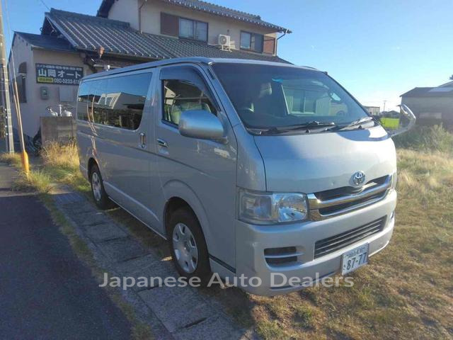 TOYOTA HIACE VAN
