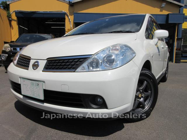 NISSAN TIIDA