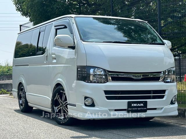 TOYOTA HIACE VAN