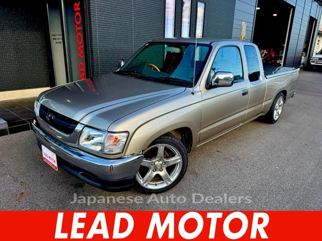 TOYOTA HILUX SPORTS PICK UP