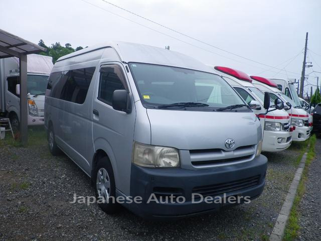 TOYOTA HIACE COMMUTER