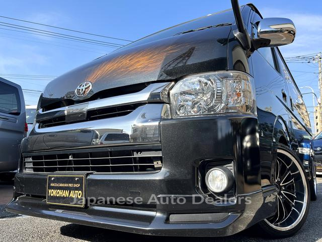 TOYOTA HIACE VAN