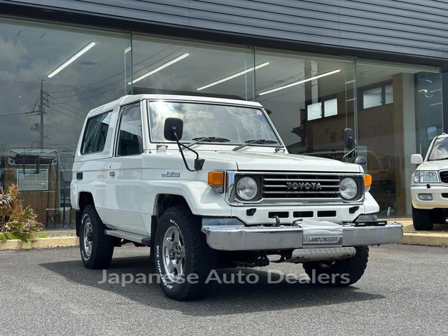 TOYOTA LAND CRUISER 70