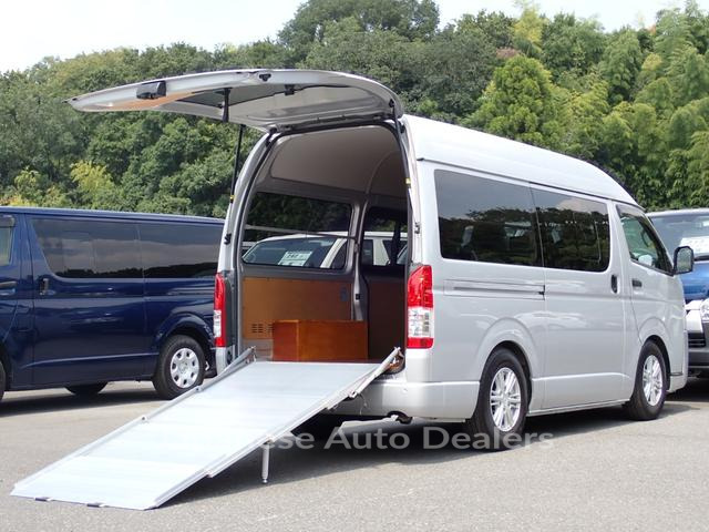 TOYOTA HIACE VAN