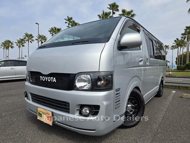 TOYOTA HIACE VAN