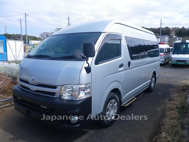 TOYOTA HIACE COMMUTER