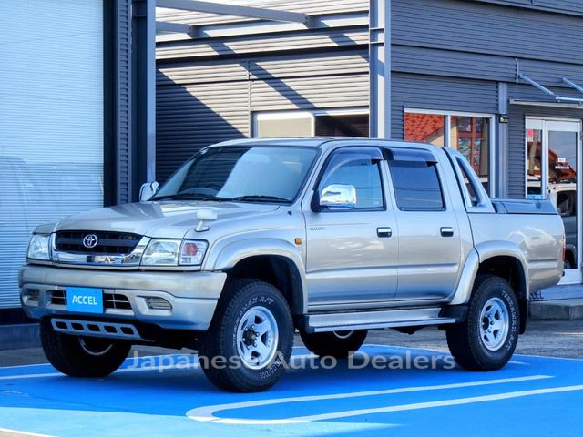 TOYOTA HILUX SPORTS PICK UP