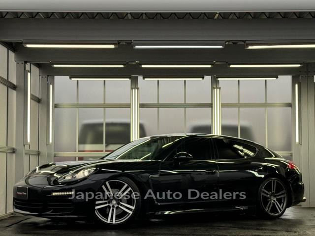 PORSCHE PANAMERA