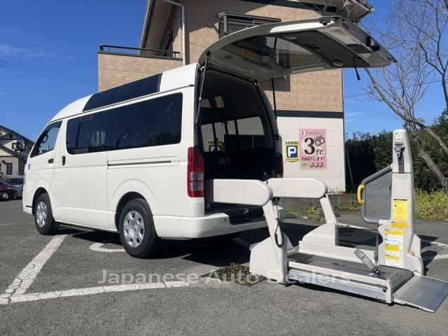 TOYOTA HIACE VAN