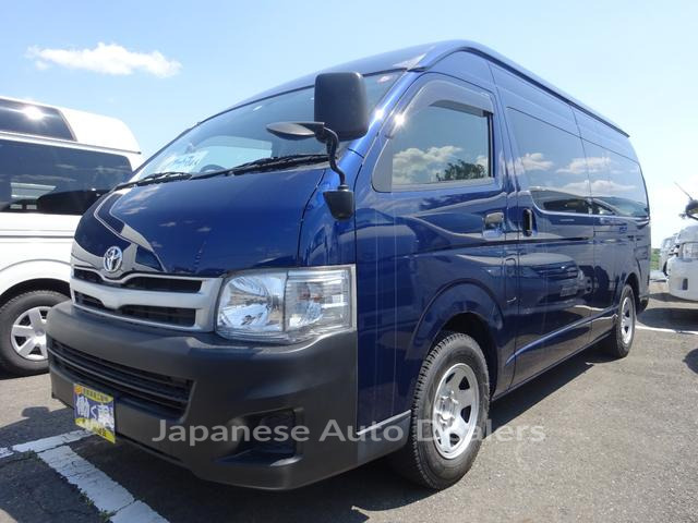 TOYOTA HIACE COMMUTER