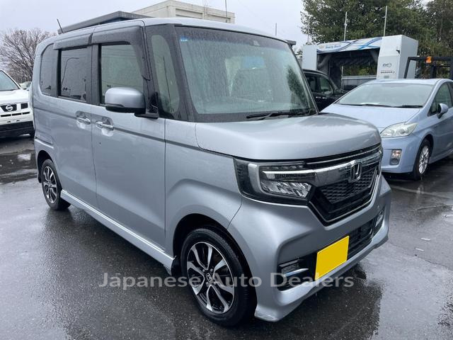 HONDA N-BOX CUSTOM