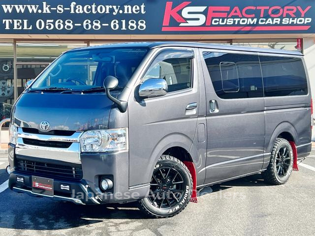 TOYOTA HIACE VAN