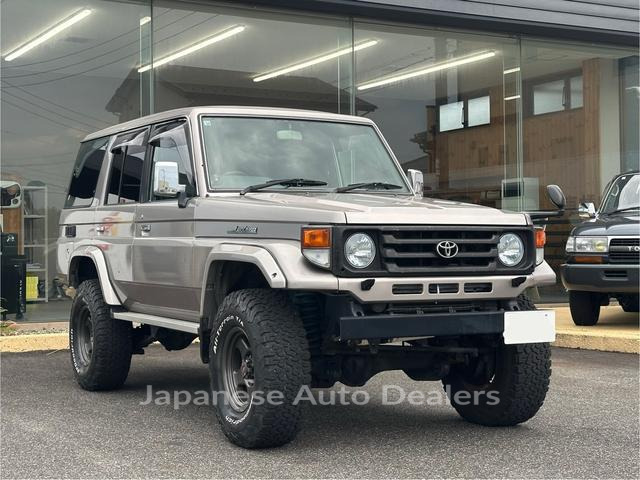 TOYOTA LAND CRUISER 70