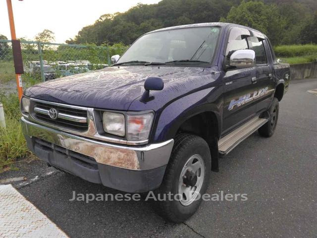 TOYOTA HILUX SPORTS PICK UP