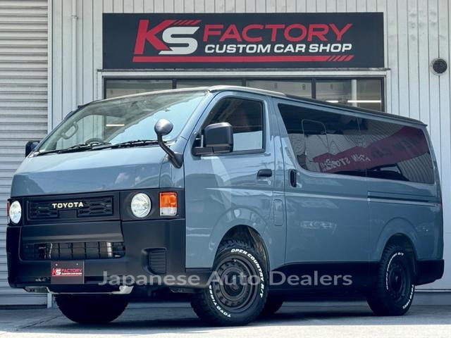 TOYOTA HIACE VAN