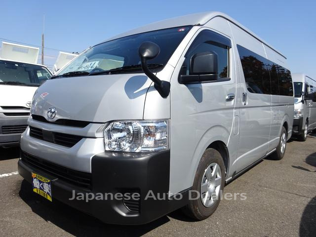 TOYOTA HIACE COMMUTER