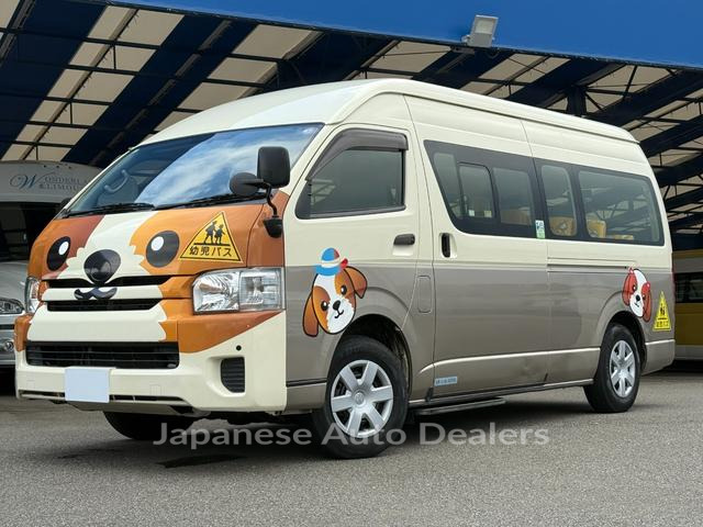 TOYOTA HIACE COMMUTER