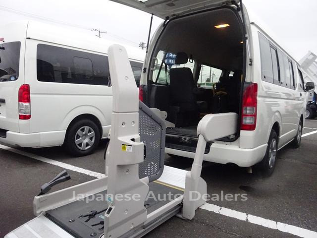 TOYOTA HIACE VAN