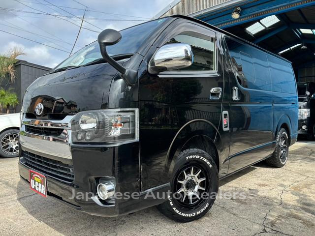 TOYOTA HIACE VAN