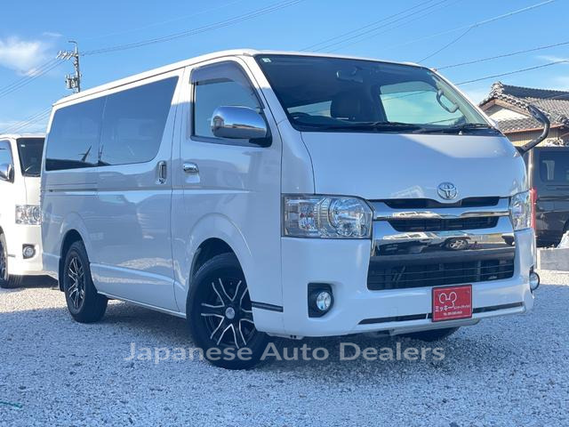 TOYOTA HIACE VAN