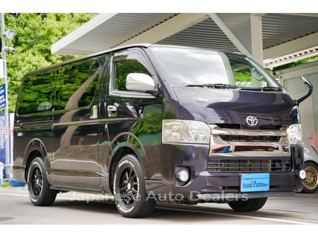 TOYOTA HIACE VAN